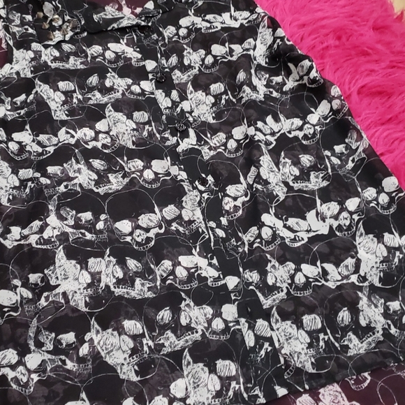 Skull Button Up Top - Picture 4 of 5